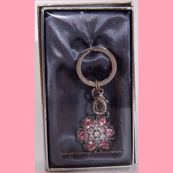 Argento SC Accessories - Daisy Keychain w/Crystalized Swarovski  Elements